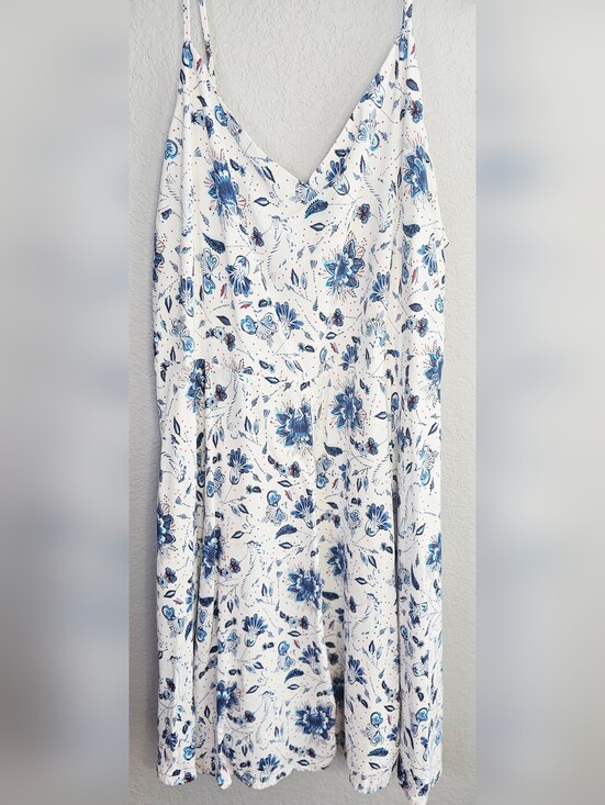 Old Navy Dresses & Skirts - Old Navy XL Blue White Floral Rayon Swing Dress Lined Summer Sundress